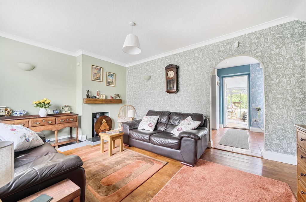 Property photo 3 of 18 1329151-14-688744...