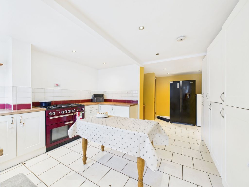 Property photo 2 of 10 Dining Kitchen