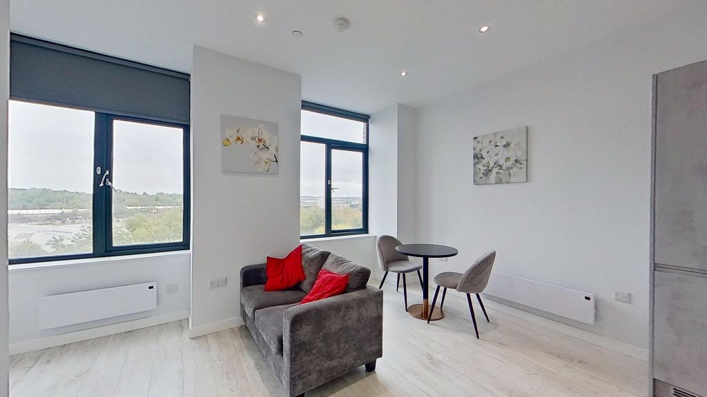 Property photo 1 of 18 Living Room