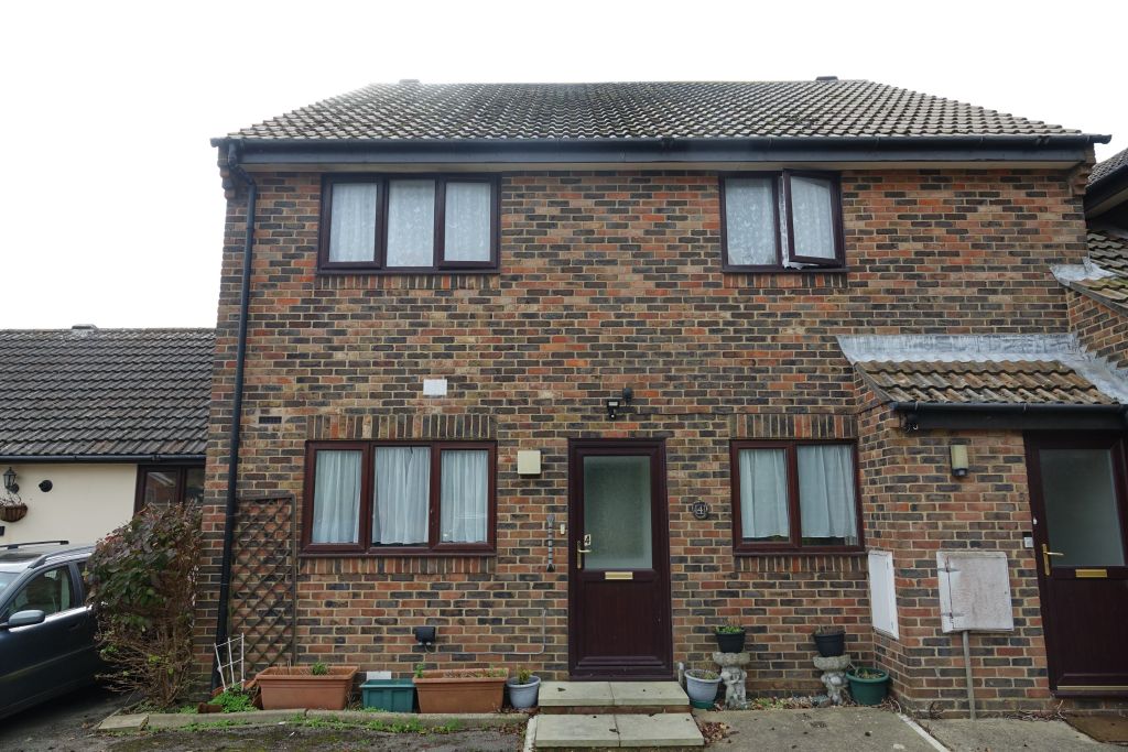 Property photo 1 of 10 Front
