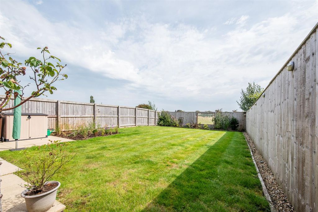 Property photo 2 of 17 Garden