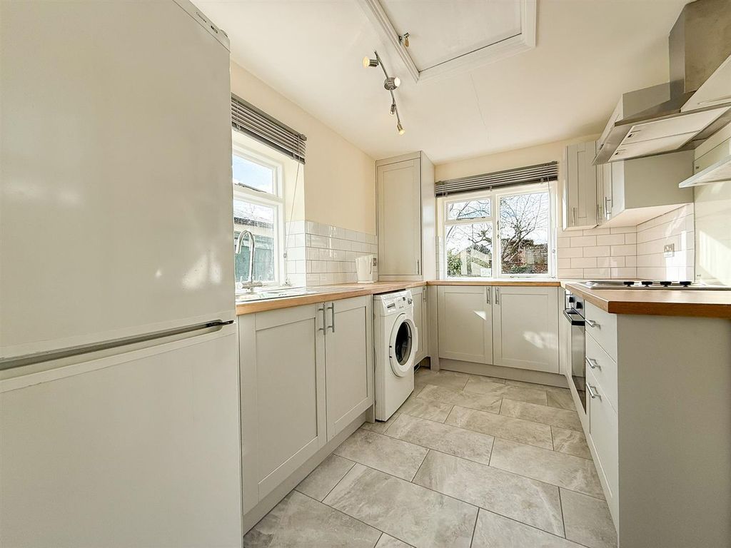 Property photo 3 of 8 Kitchen