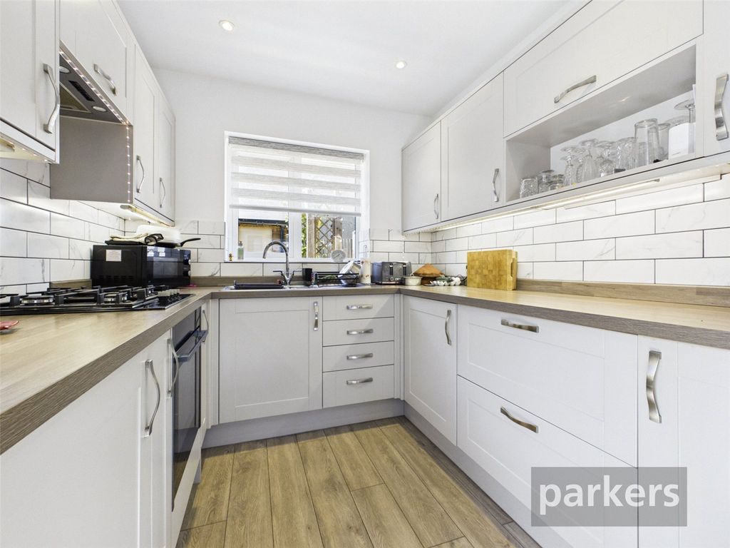 Property photo 2 of 14 Kitchen