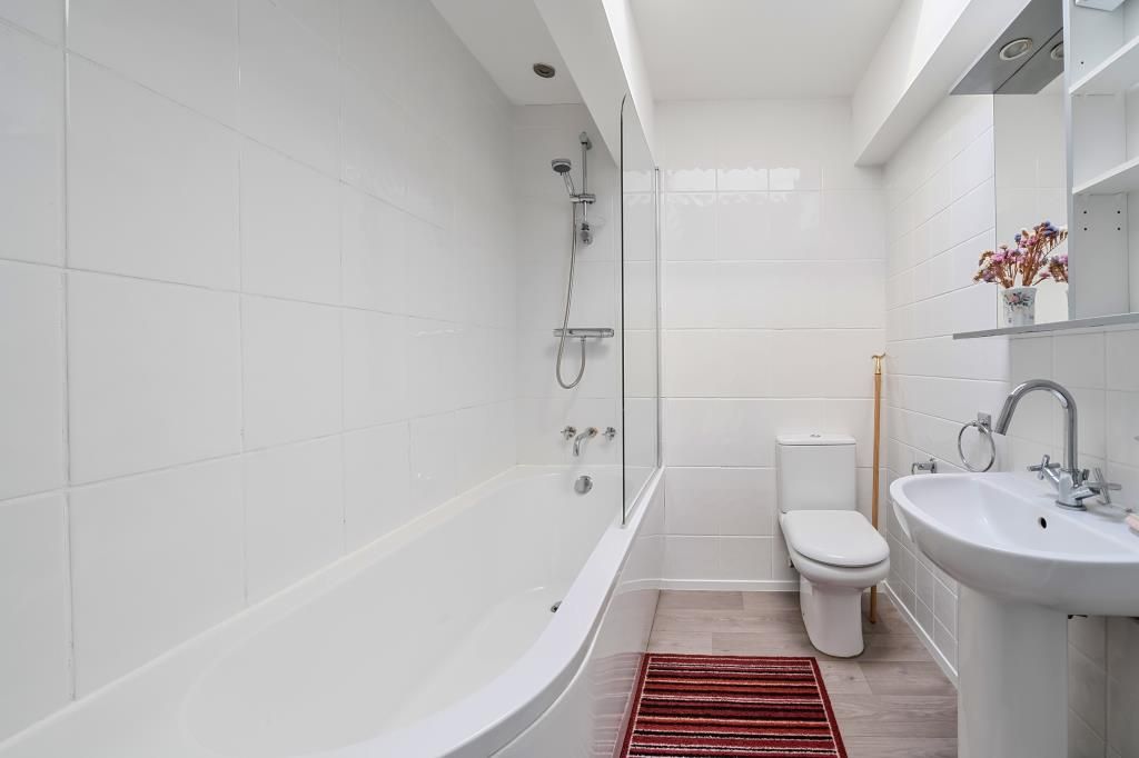 Property photo 3 of 11 Bathroom