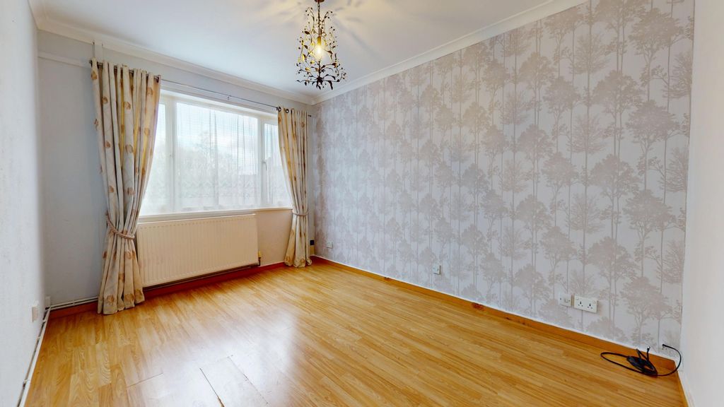 Property photo 3 of 19 4812215