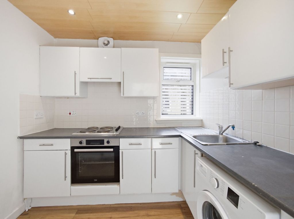 Property photo 3 of 16 Picture 3