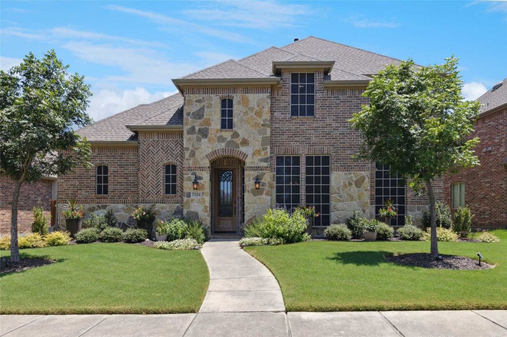 Property photo 1 of 26