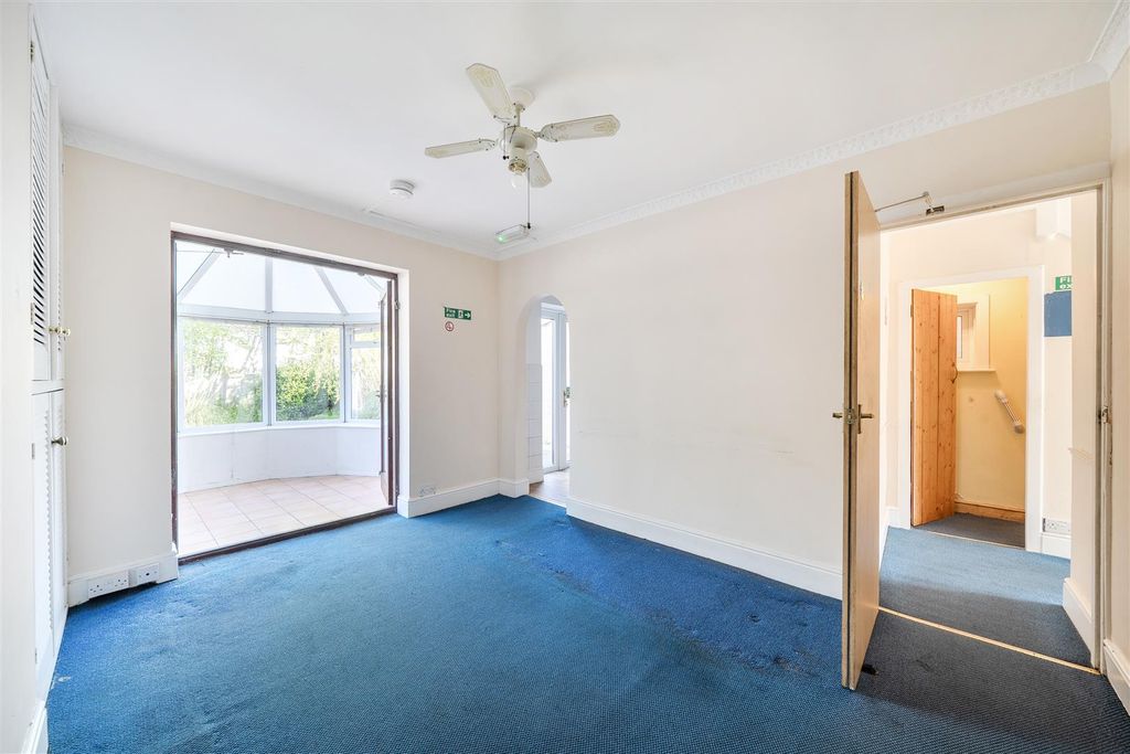 Property photo 3 of 19 1445841-10-69Ef1Ffea83F3.Jpg