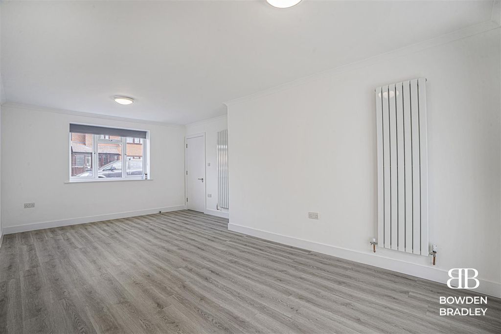 Property photo 3 of 13 A7_08164-Hdr.Jpg