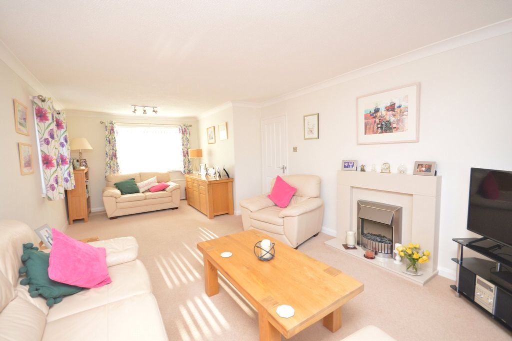 Property photo 2 of 17 Living Room