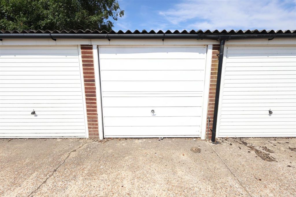 Property photo 1 of 2 Front