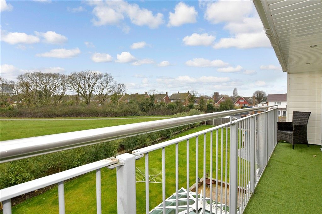 Property photo 3 of 19 Balcony / Terrace
