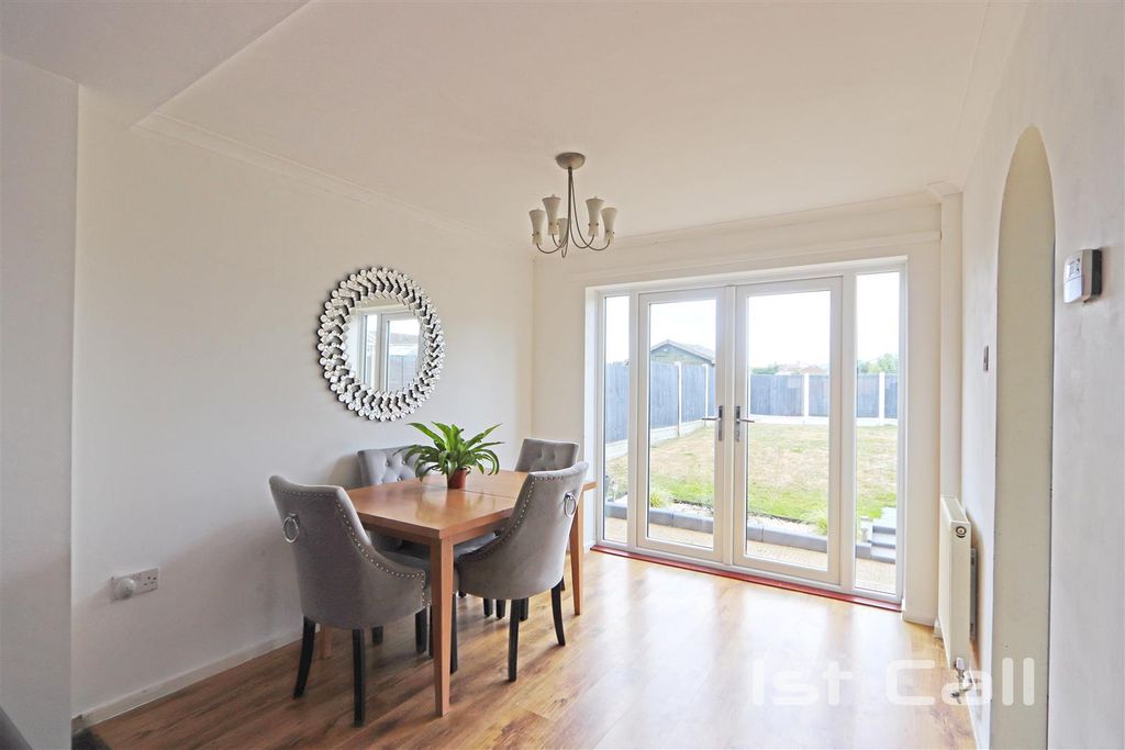 Property photo 3 of 15 Dining Area