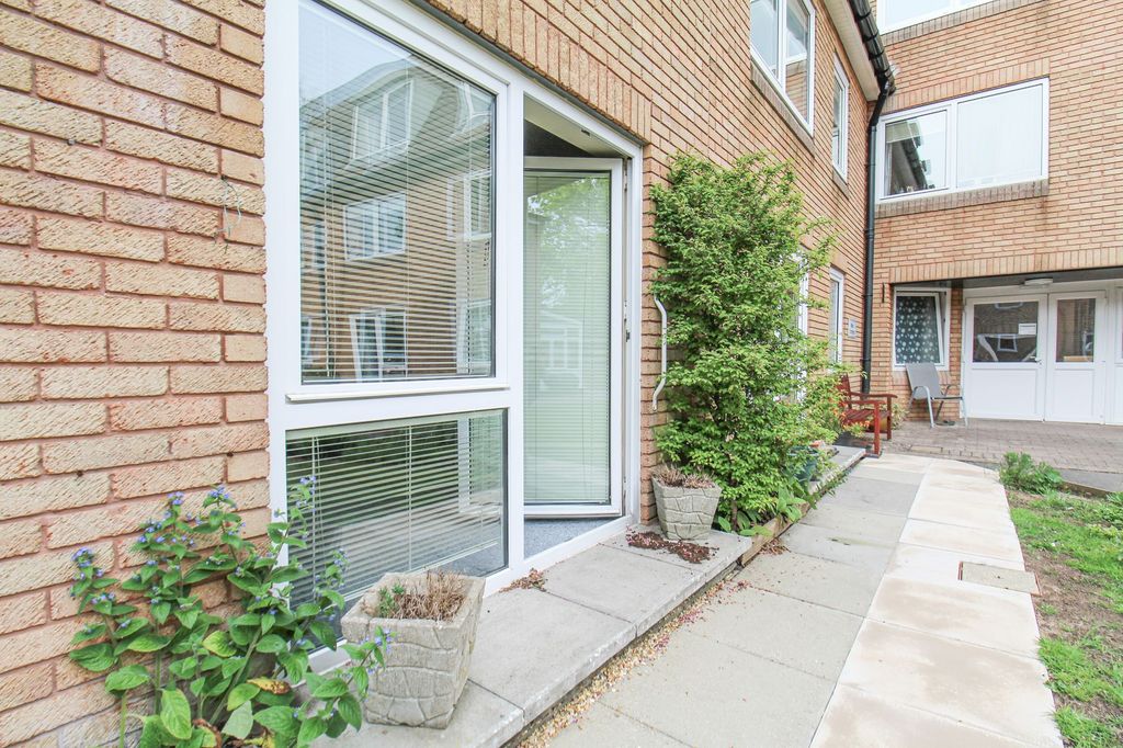 Property photo 3 of 12