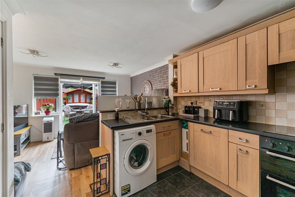 Property photo 2 of 17 Kitchen/Diner