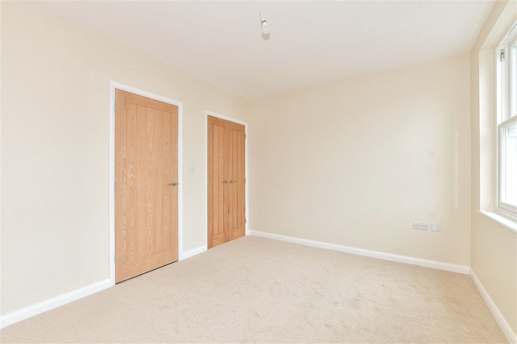 Property photo 3 of 7 Bedroom 1