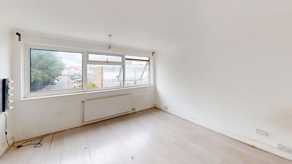 Property photo 3 of 11 Gallery