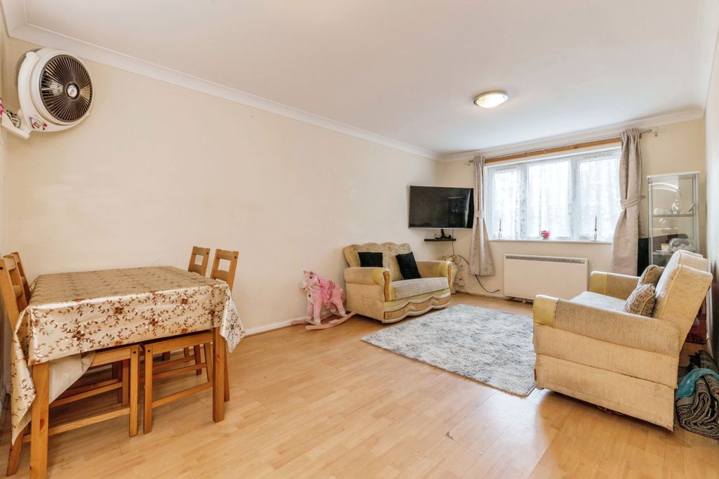Property photo 3 of 11