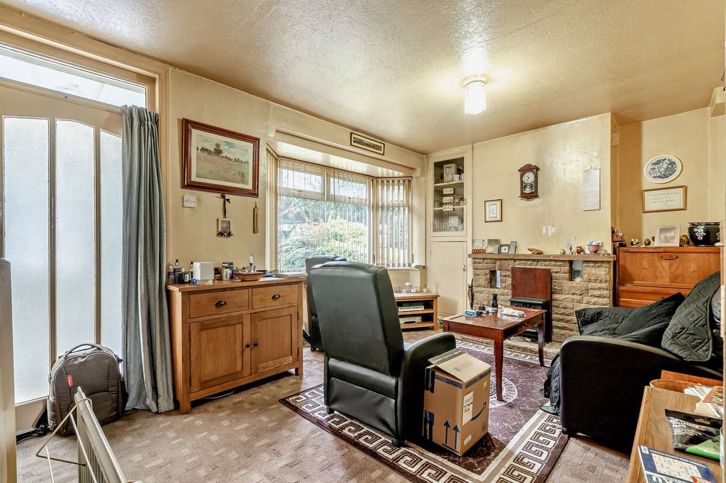 Property photo 3 of 17