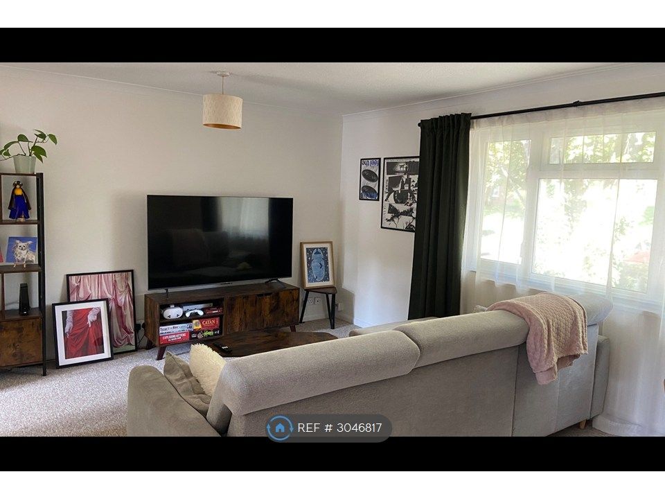 Property photo 1 of 11 Lounge