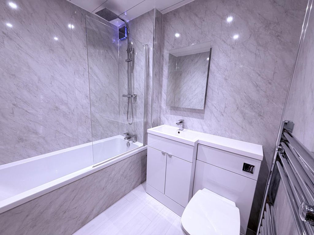 Property photo 3 of 17 Bathroom