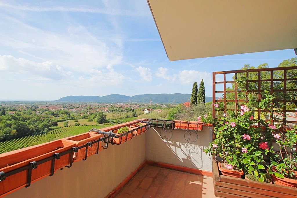 Property photo 3 of 24