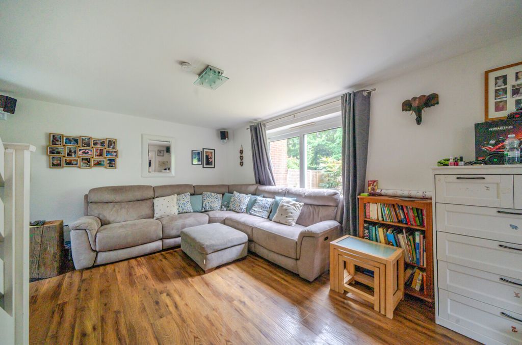 Property photo 3 of 9 1298030-22-682E12...