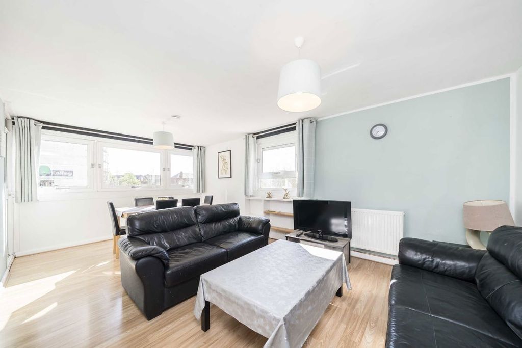 Property photo 2 of 9