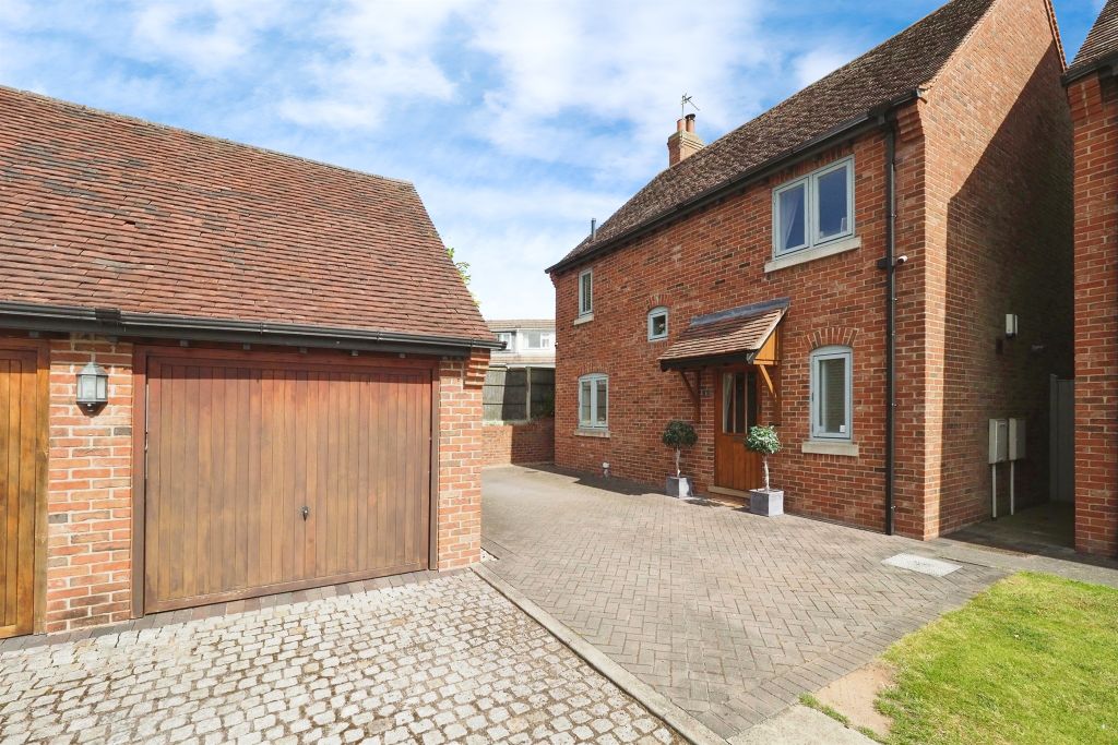 Property photo 2 of 17