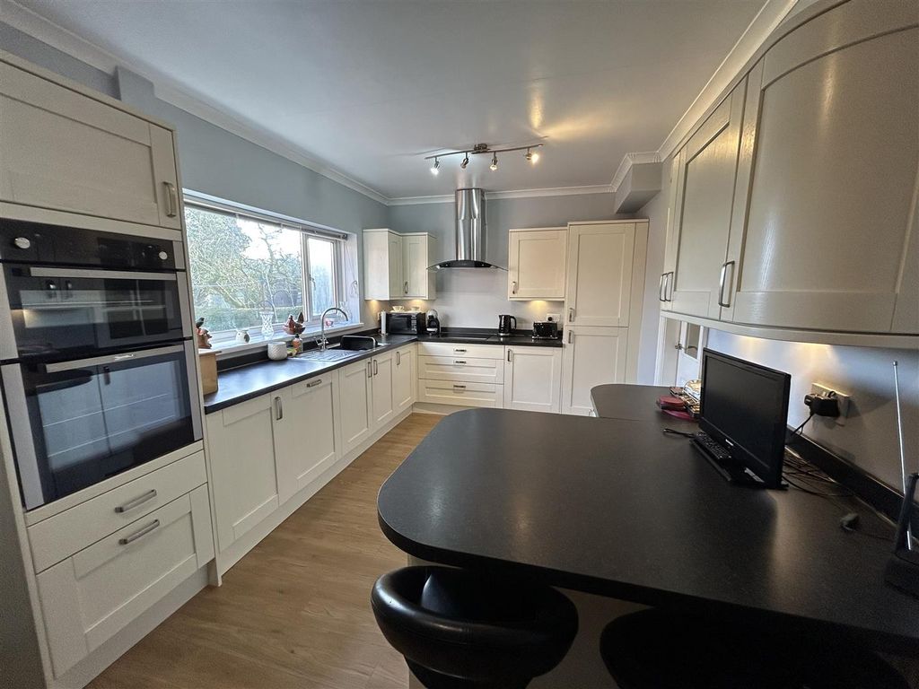 Property photo 3 of 12 Image00022.Jpeg