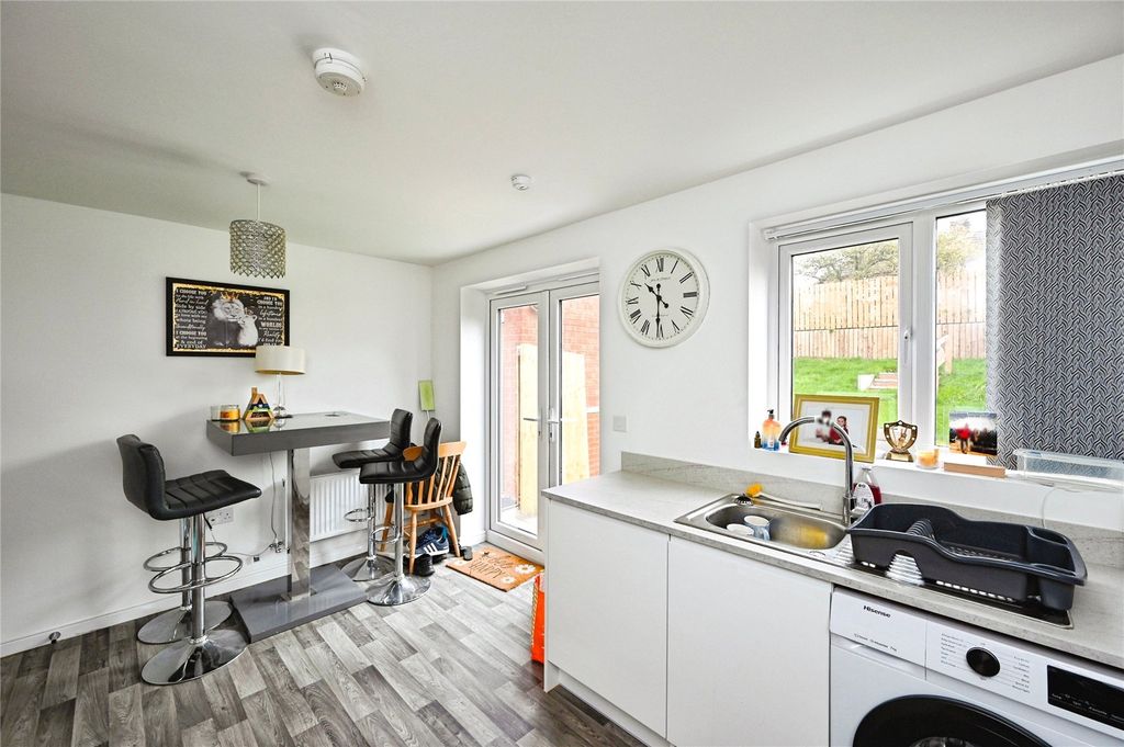 Property photo 2 of 17 Kitchen