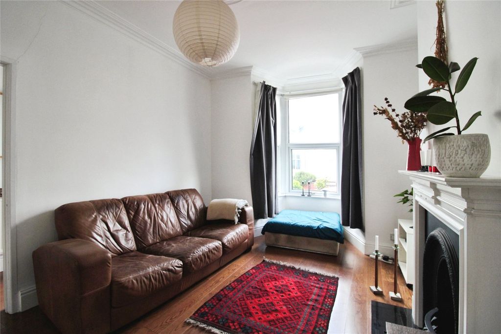 Property photo 2 of 11 Picture No. 31