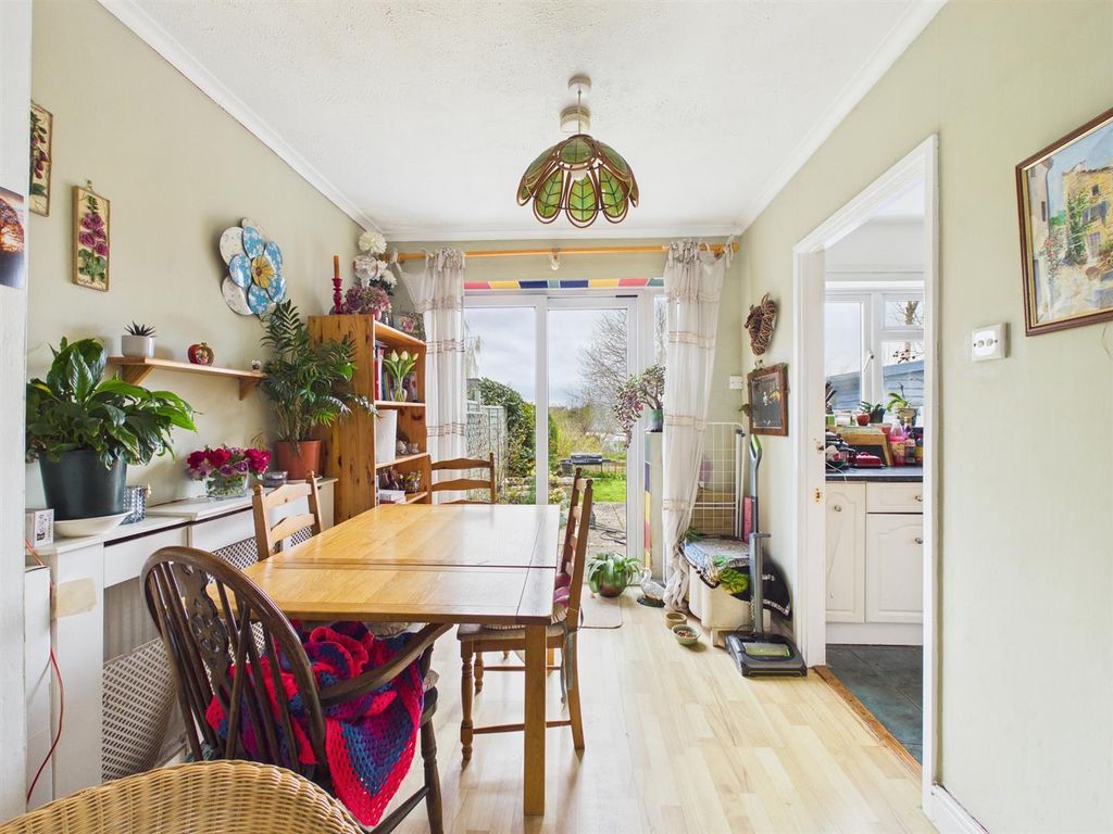Property photo 3 of 8 Dining Area