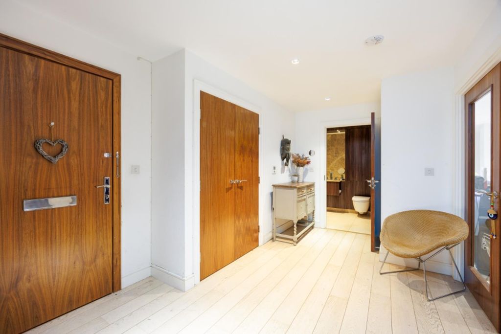 Property photo 3 of 15 Kew Bridge Road 26 (07 Of 17).Jpg