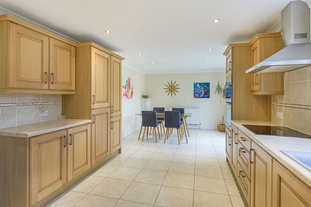 Property photo 3 of 31