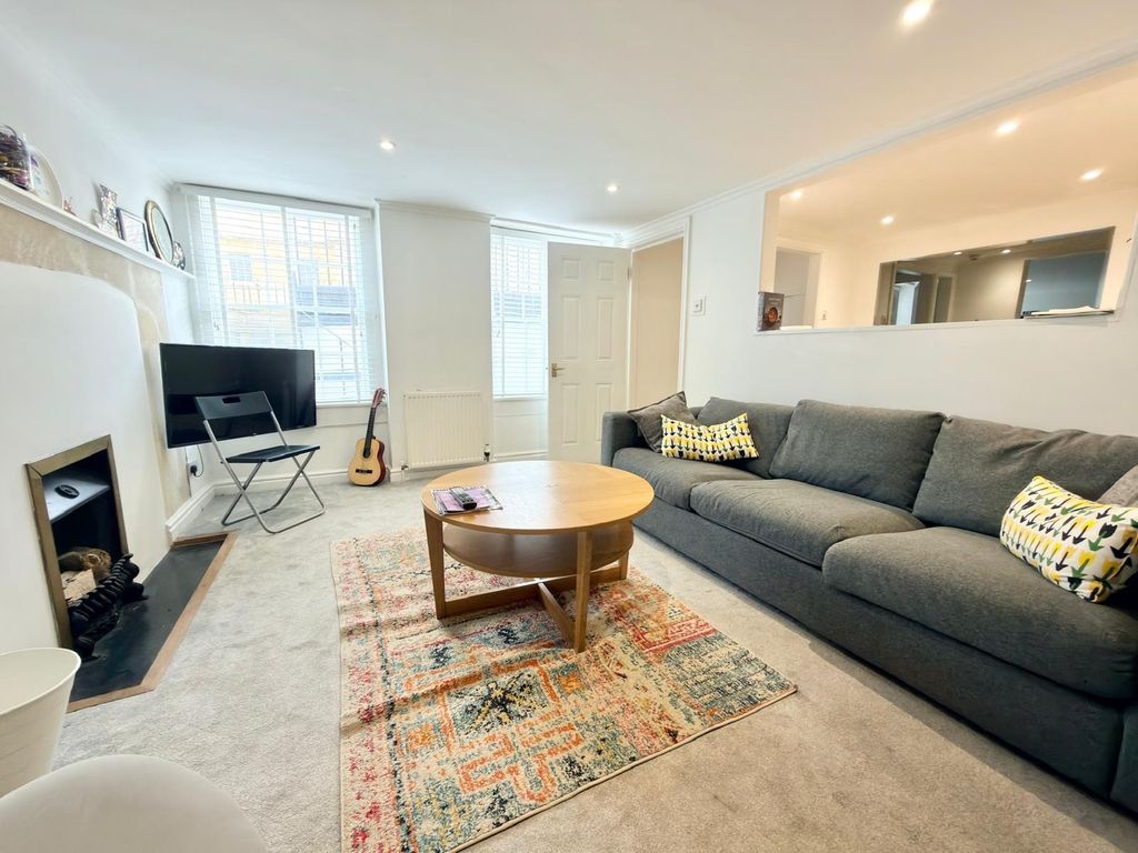 Property photo 1 of 6 Living Room