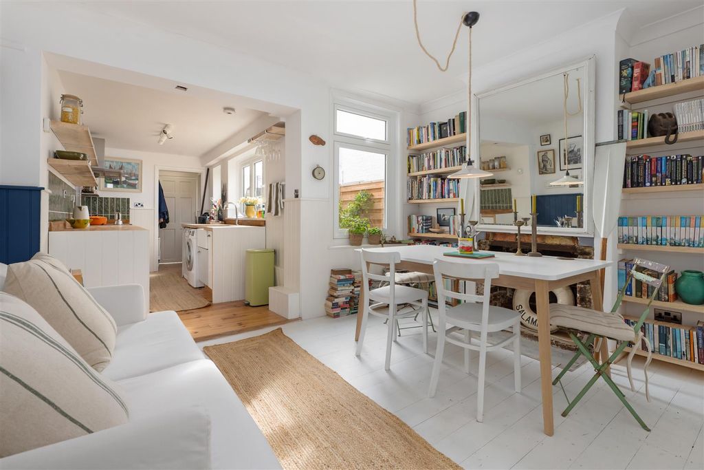 Property photo 2 of 19 Argyle Road, Whitstable