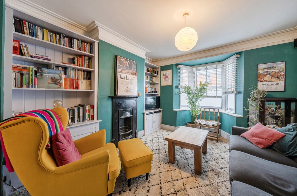 Property photo 2 of 20 Sitting Room