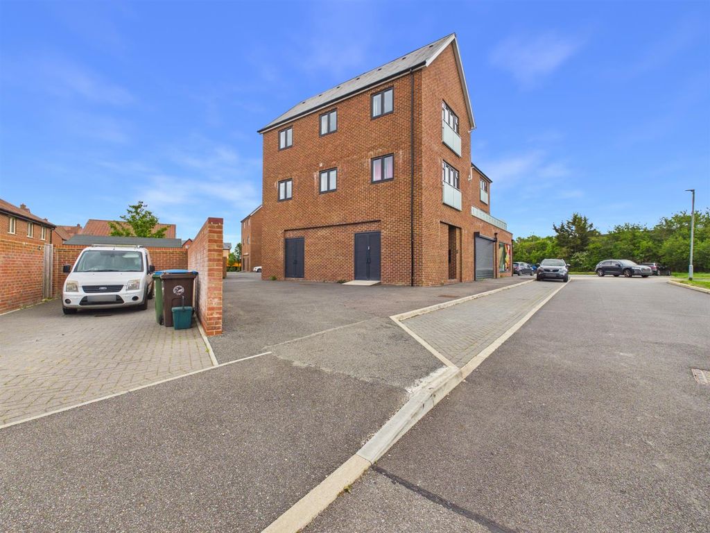 Property photo 1 of 9 Cam02435G0-Pr0264-Still005.Jpg