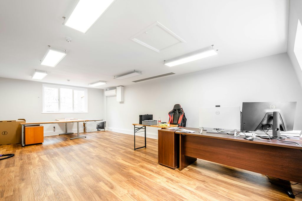 Property photo 3 of 15 Widegate St 2223 3F  Low Res 7.Jpg