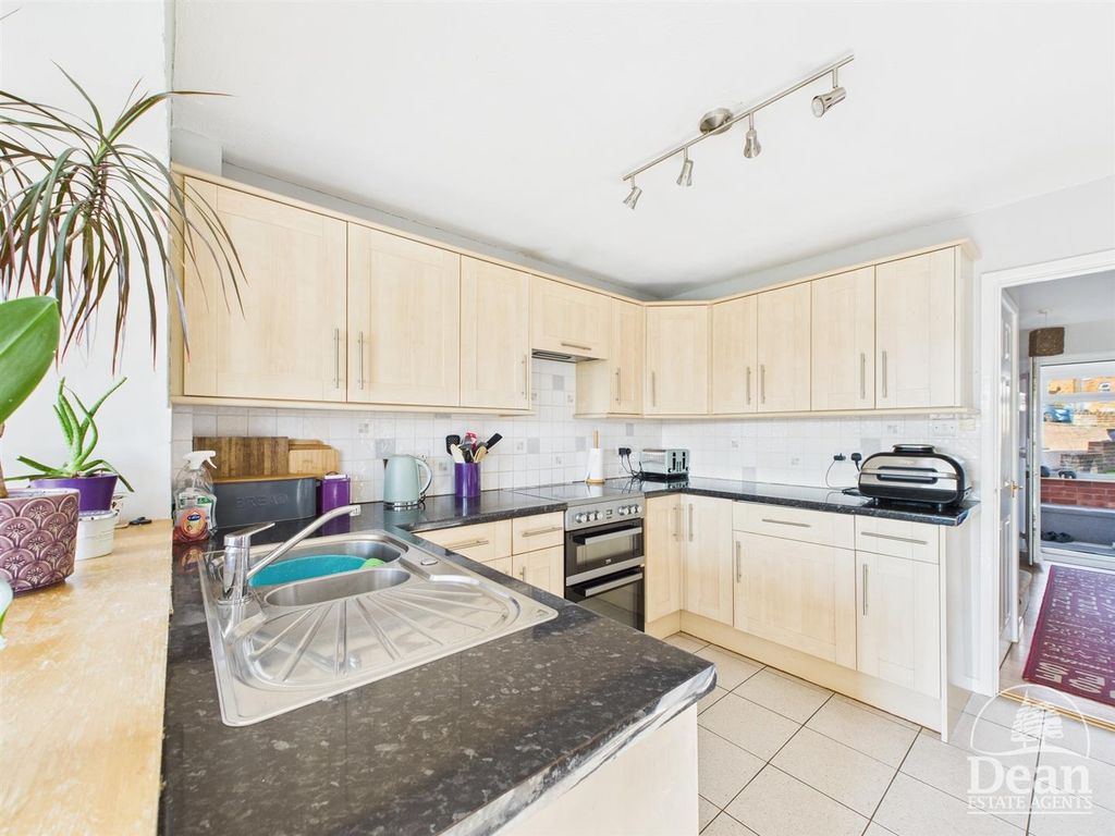 Property photo 3 of 17