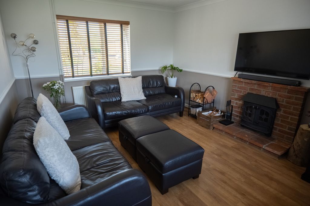 Property photo 3 of 18 Lounge