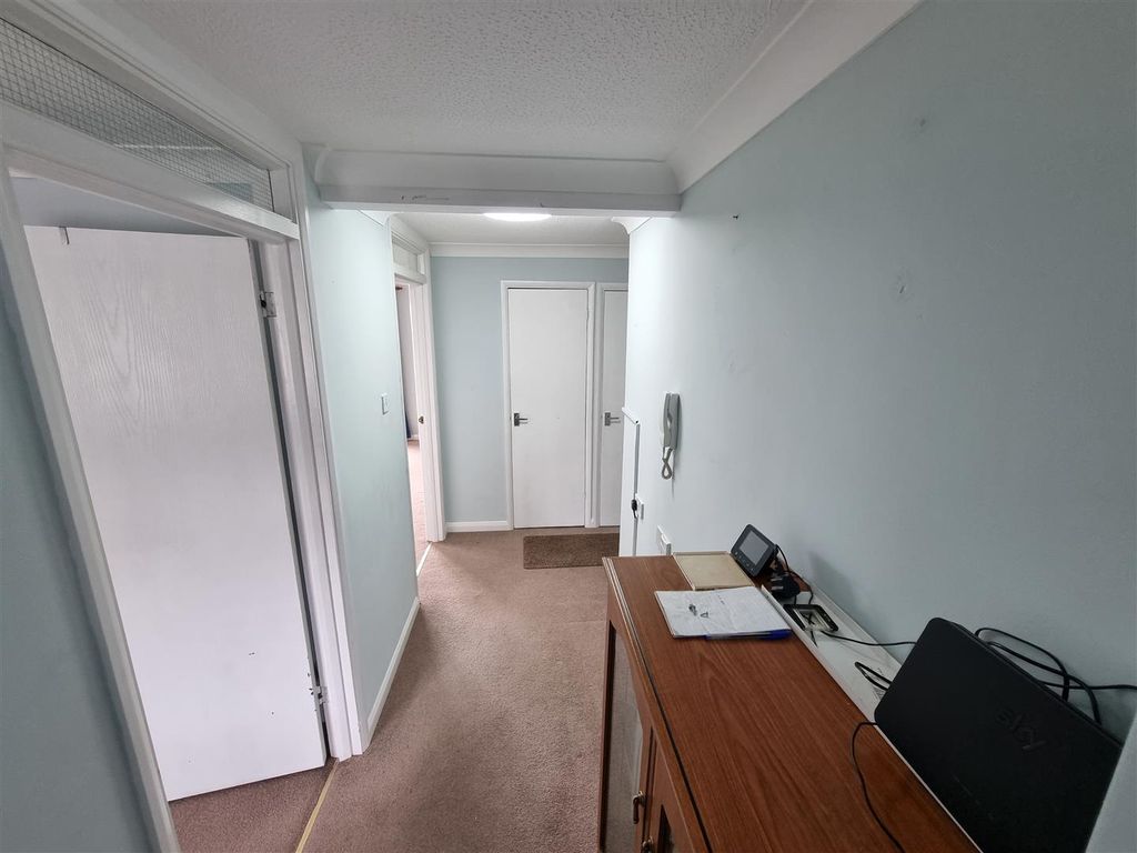 Additional image 10 of 1 bed flat for saleTavistock Road, Launceston PL15