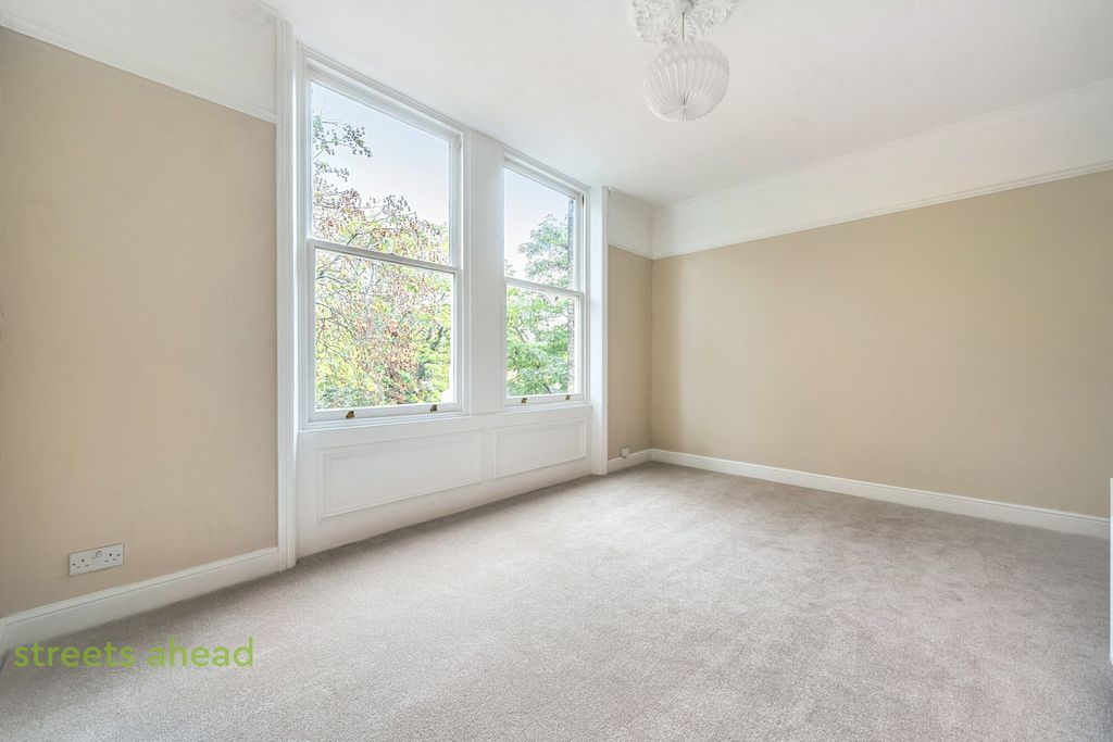 Property photo 3 of 9 917Bdaad-572A-43A...