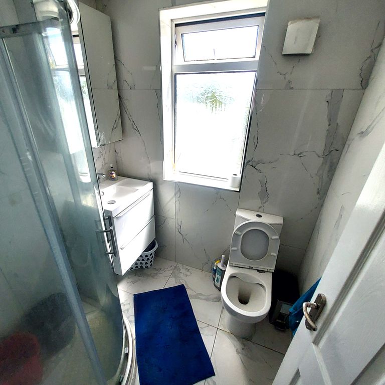 Property photo 1 of 2