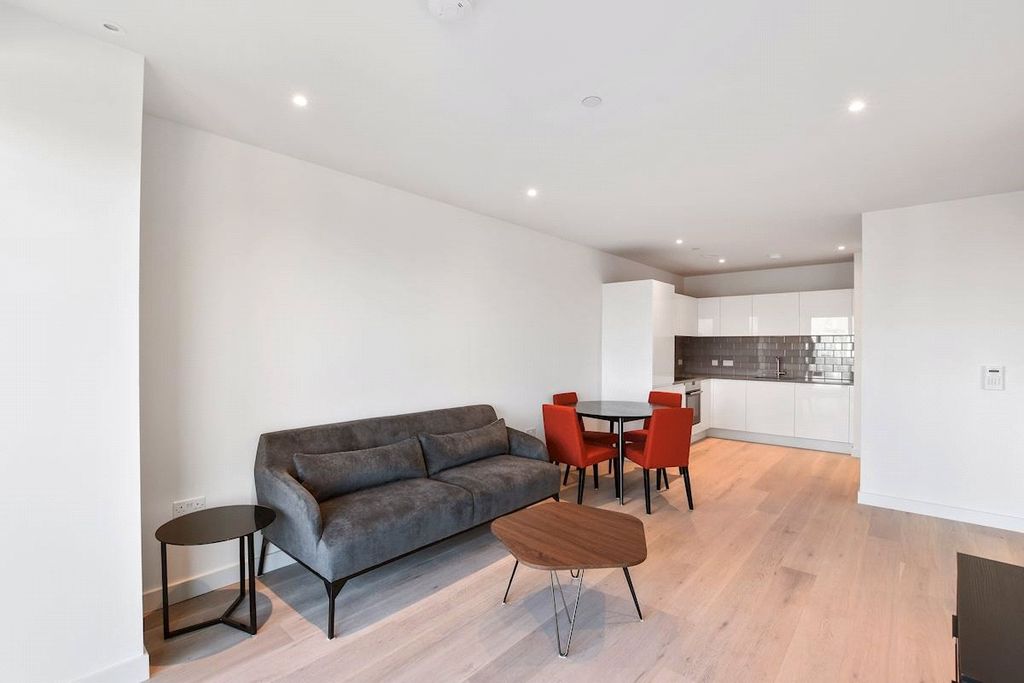 Property photo 3 of 18 Picture No. 02