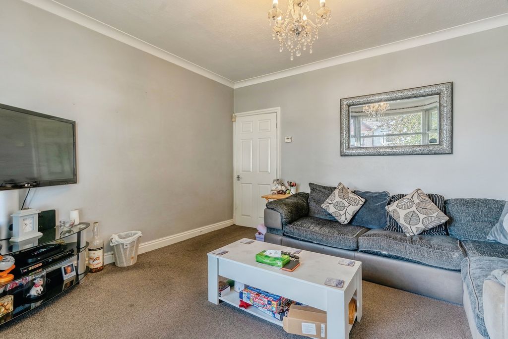 Property photo 3 of 25 Pbox-Img.Jpg