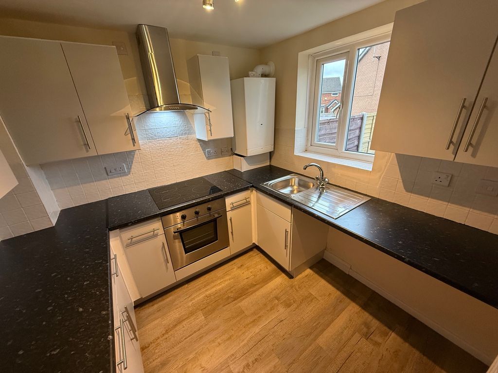 Property photo 3 of 9 Kitchen