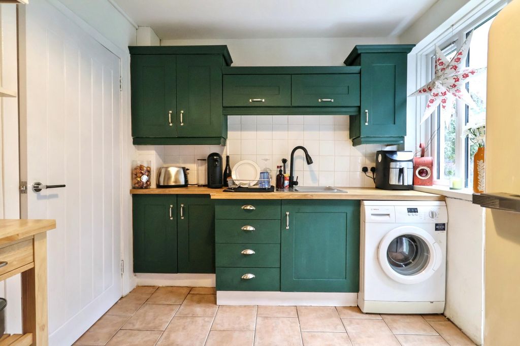 Property photo 2 of 13 Picture No. 11