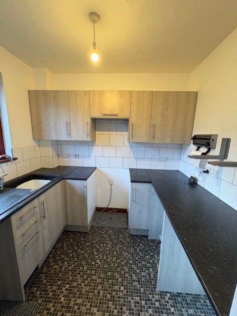 Property photo 3 of 9 Kitchen 2